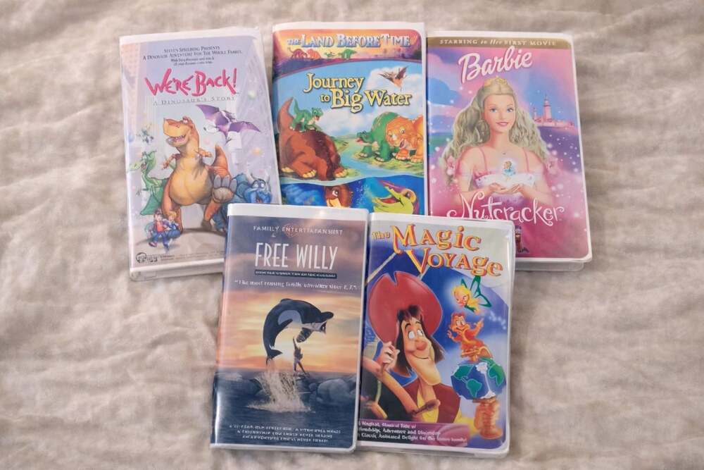 Vintage Kids VHS Lot Barbie Land Before Time Free Willy‎ Y2K
